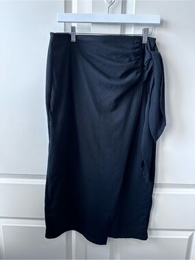 A new day sz. L Classic Black Tie-Side Midi Wrap Skirt